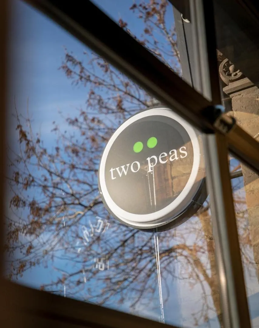 Two Peas Pod Hostel Toronto
