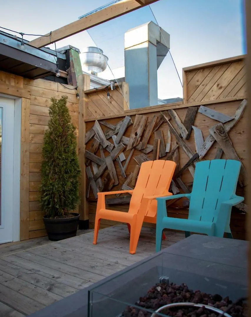 Two Peas Pod Hostel Toronto Canada